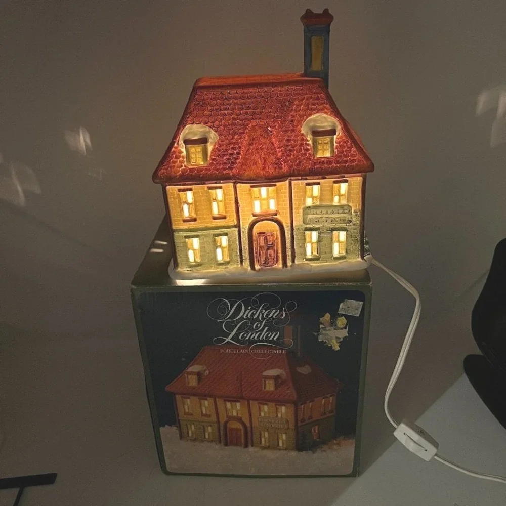 Dickens of London Scrooge House Lighted Porcelain‎ Collectible Ebenezer